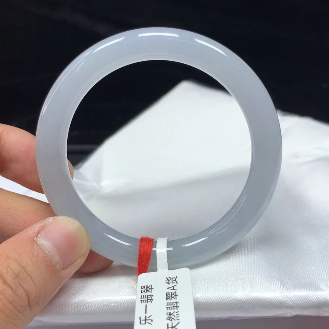 翡翠手镯（圆镯）未镶嵌52.8