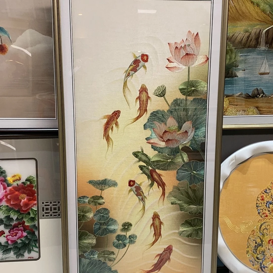 竖款新荷花九鱼 实木电镀