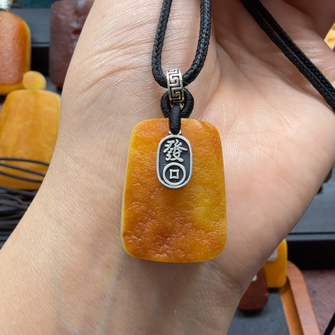 琥珀吊坠(赠链)未镶嵌