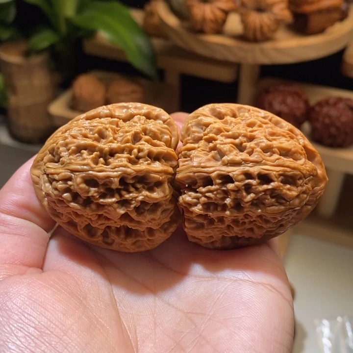 把件文玩核桃42尺寸正三角南疆姜黄皮质