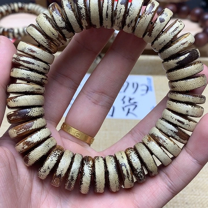 沉香木沉香香囊登流梅