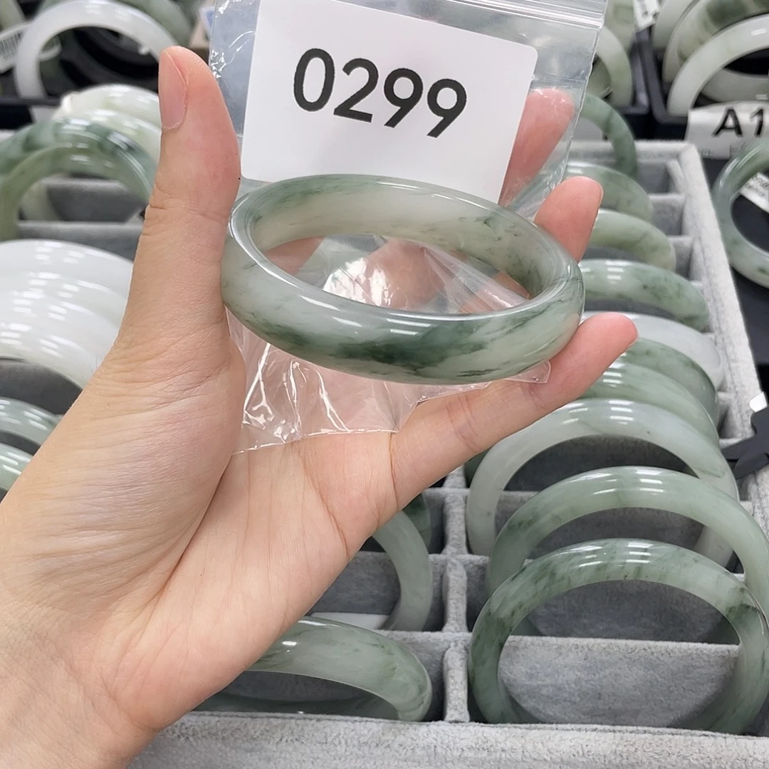 未镶嵌手镯石英质玉