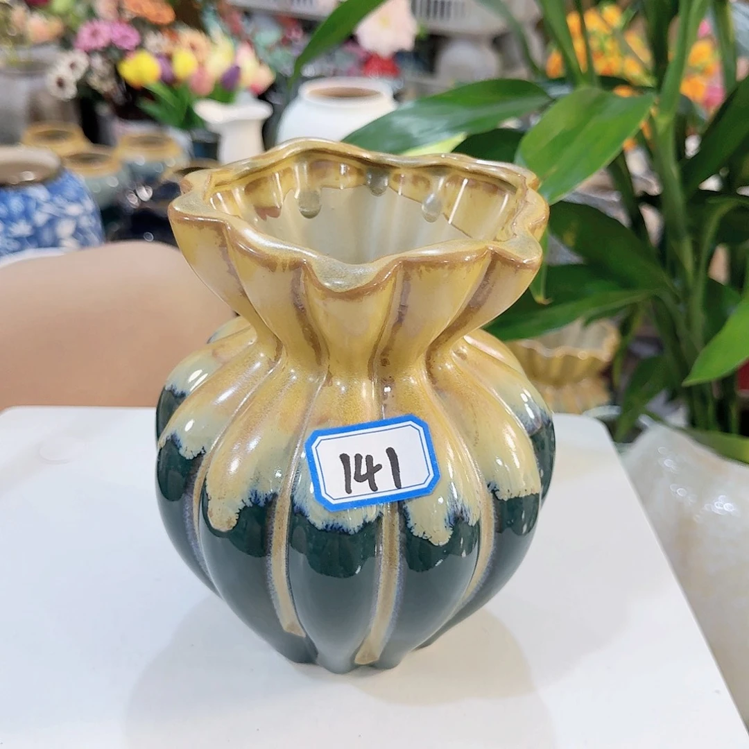 141号陶瓷花瓶17厘米微瑕一个