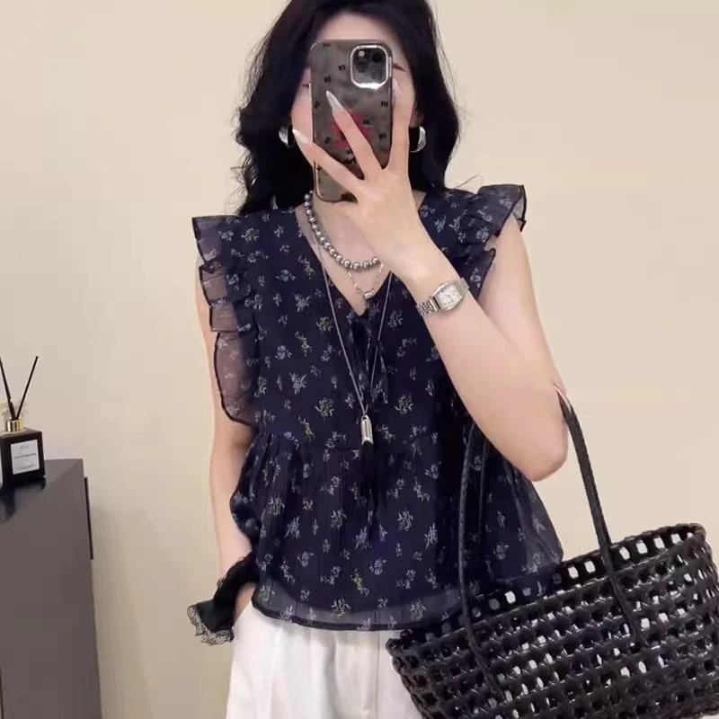 法式V领碎花荷叶袖衬衫女夏小个子显高设计感荷叶边宽松无袖上衣