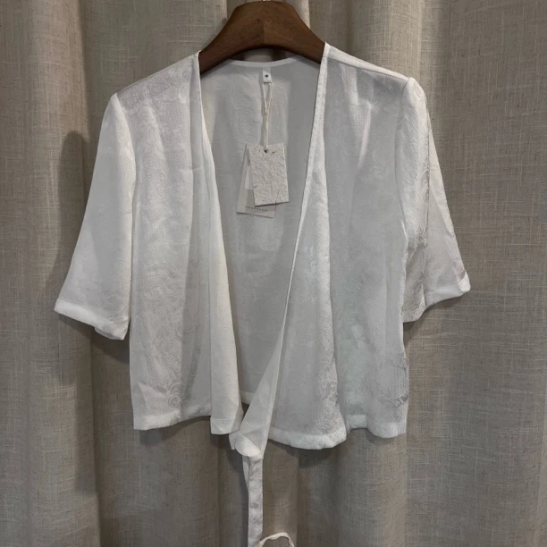 10393 《春山可望》围裹式交叉绑带上衣