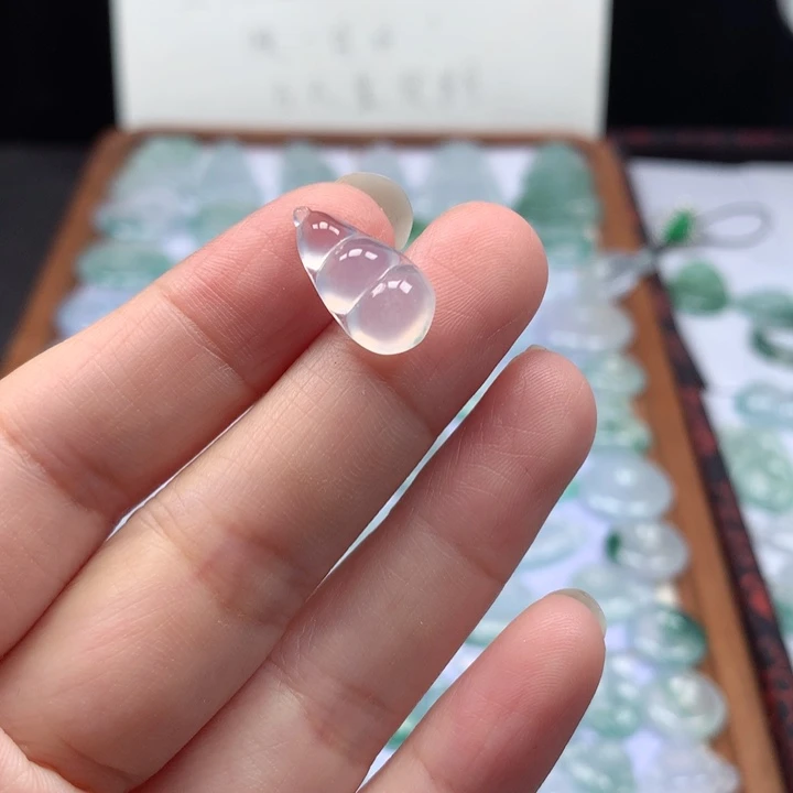 颈饰未镶嵌翡翠高冰小福豆