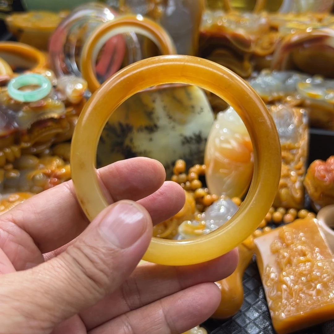 米***运颈饰未镶嵌石英质玉