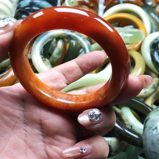 蛇纹石玉手镯未镶嵌吕*驴