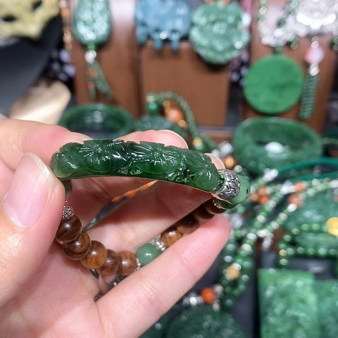 颈饰未镶嵌和田玉（糖玉）