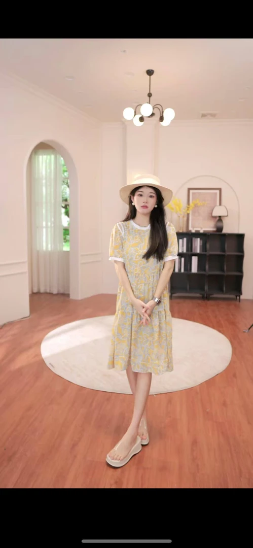 2025年夏季新款显白碎花露肩两穿设计感连衣裙