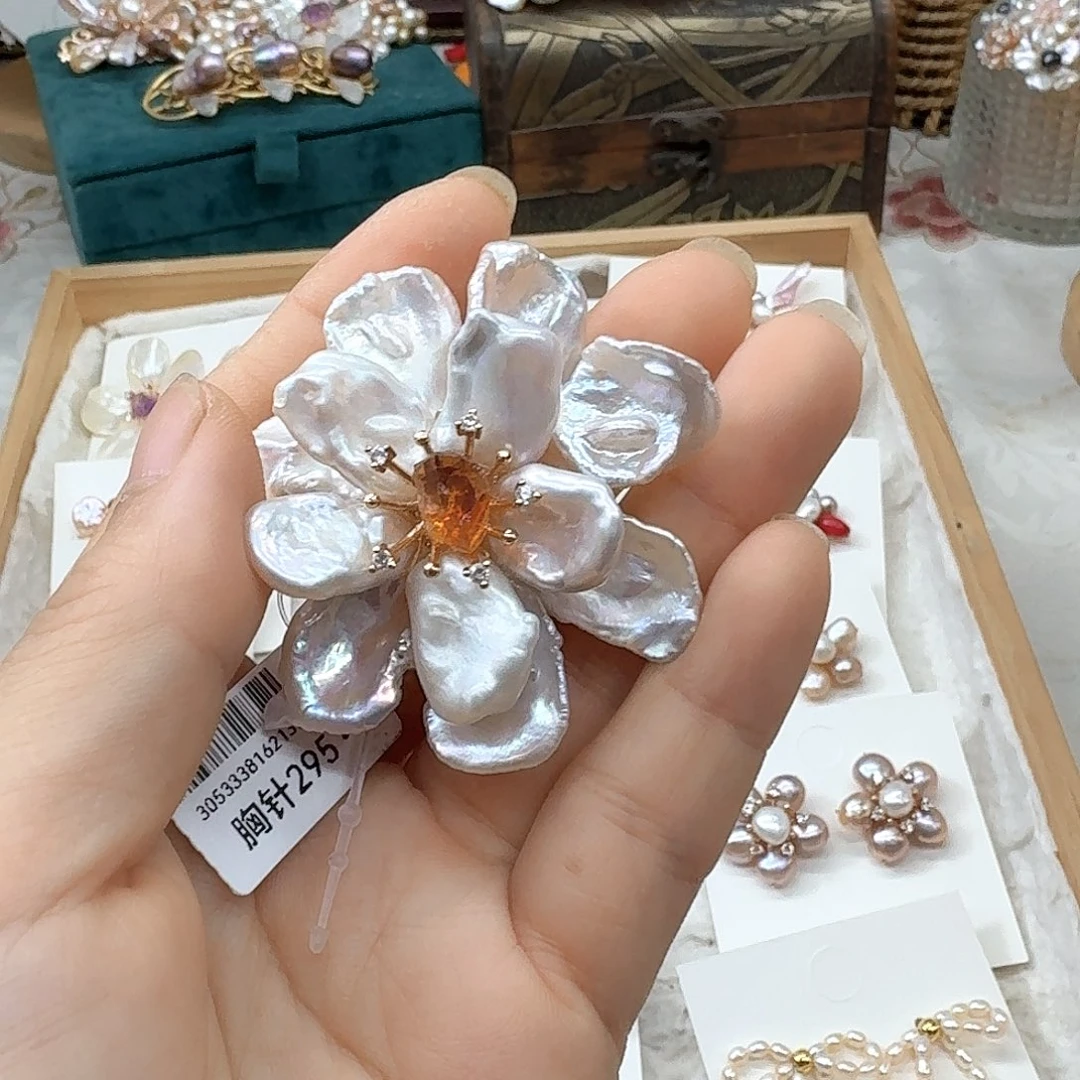 红***朵淡水珍珠未镶嵌颈饰