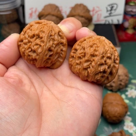 【闪购商品】文玩核桃吊坠38全品三角白