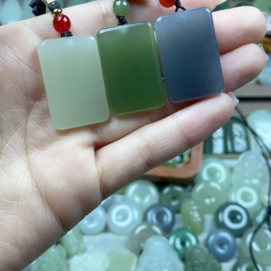 和田玉未镶嵌颈饰无事牌