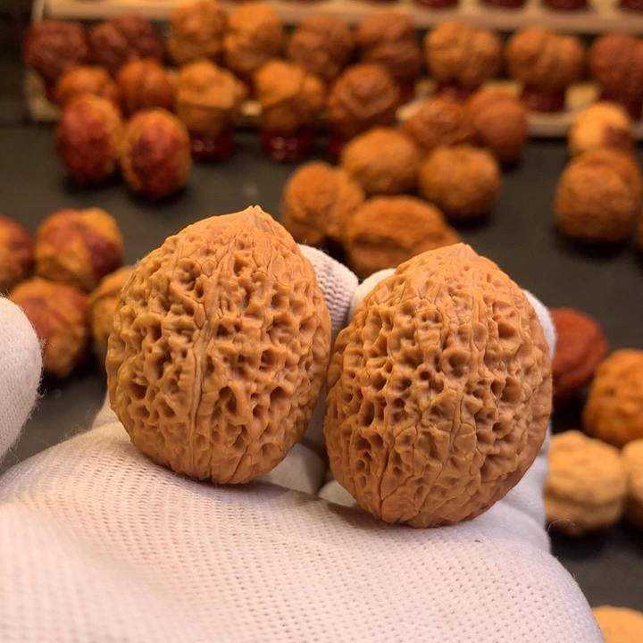 星***光桃核吊坠4铁……….军