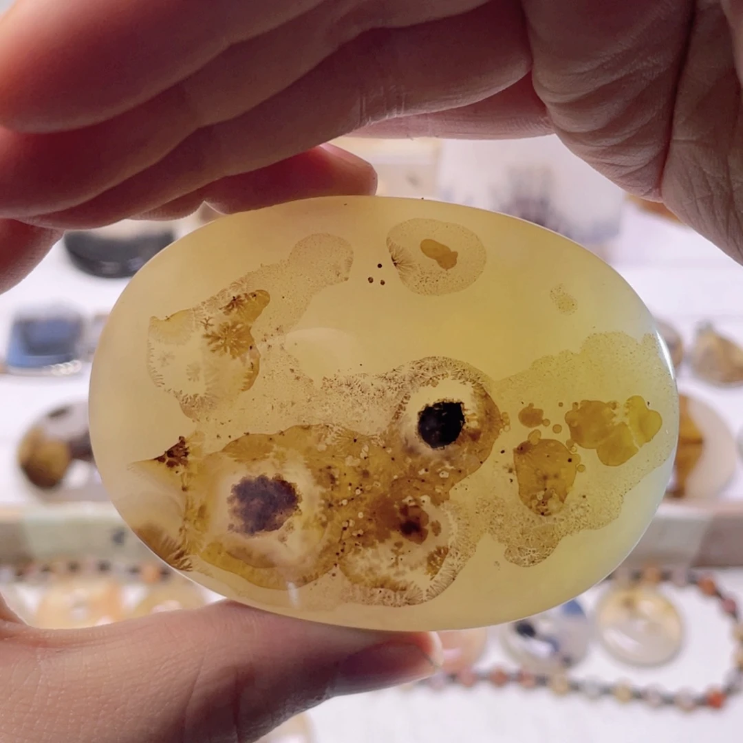 玛瑙/玉髓未镶嵌珠宝奇石