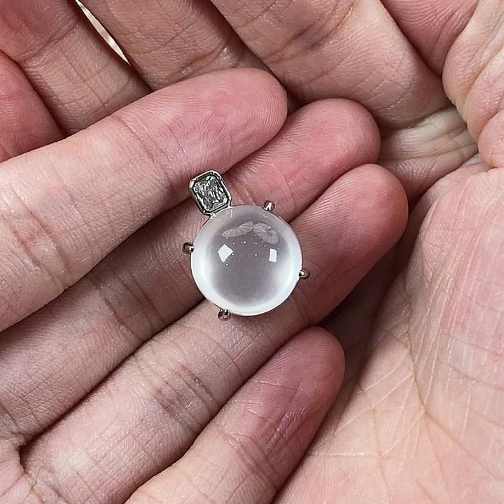 石英质玉合金颈饰