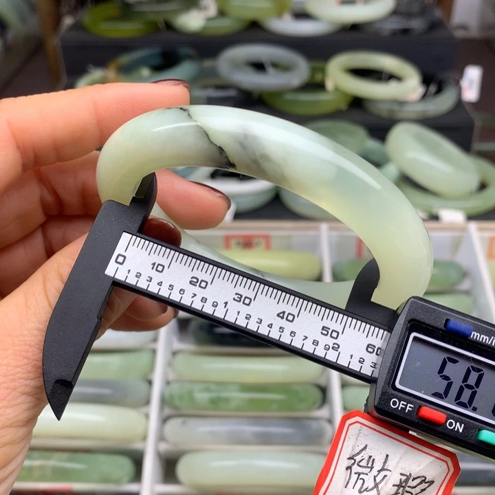 蛇纹石玉未镶嵌手镯555