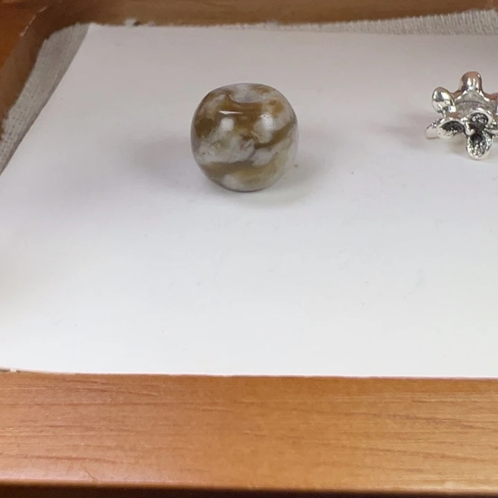 颈饰未镶嵌和田玉（糖玉）