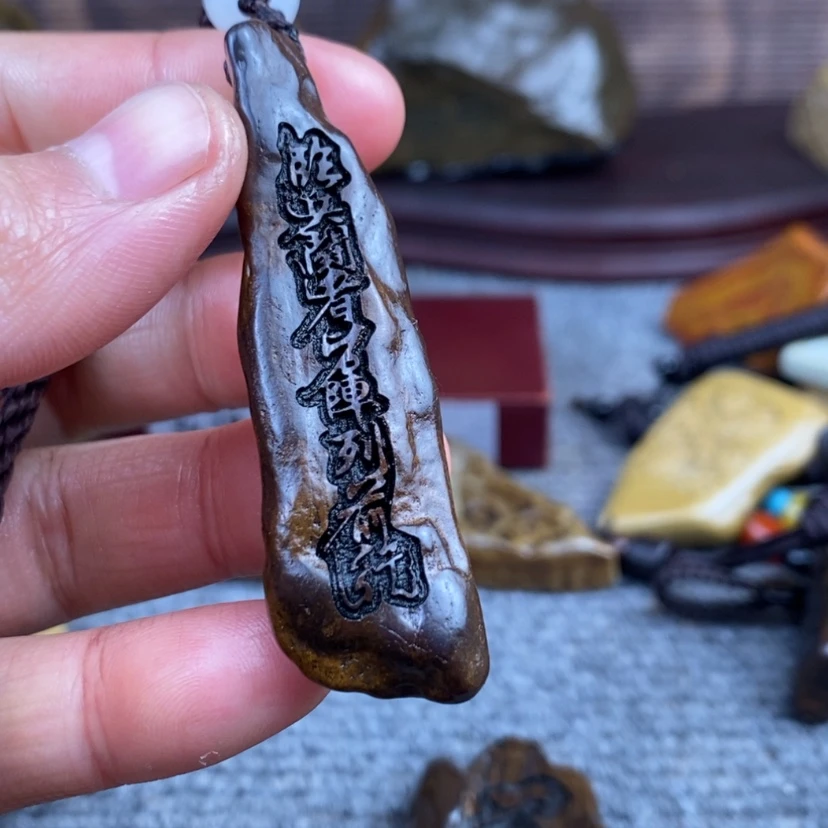 【闪购商品】用****2原石雕刻