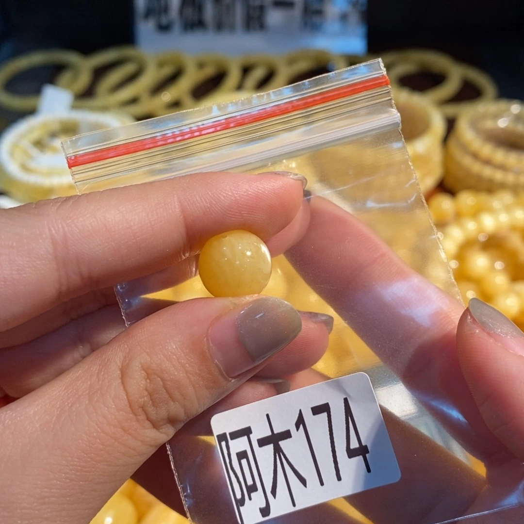 未镶嵌琥珀珠宝奇石174