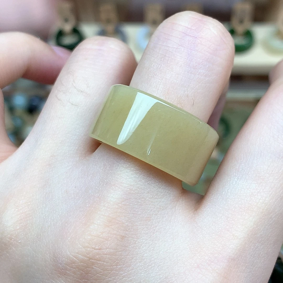 和田玉戒指未镶嵌鹅黄糖