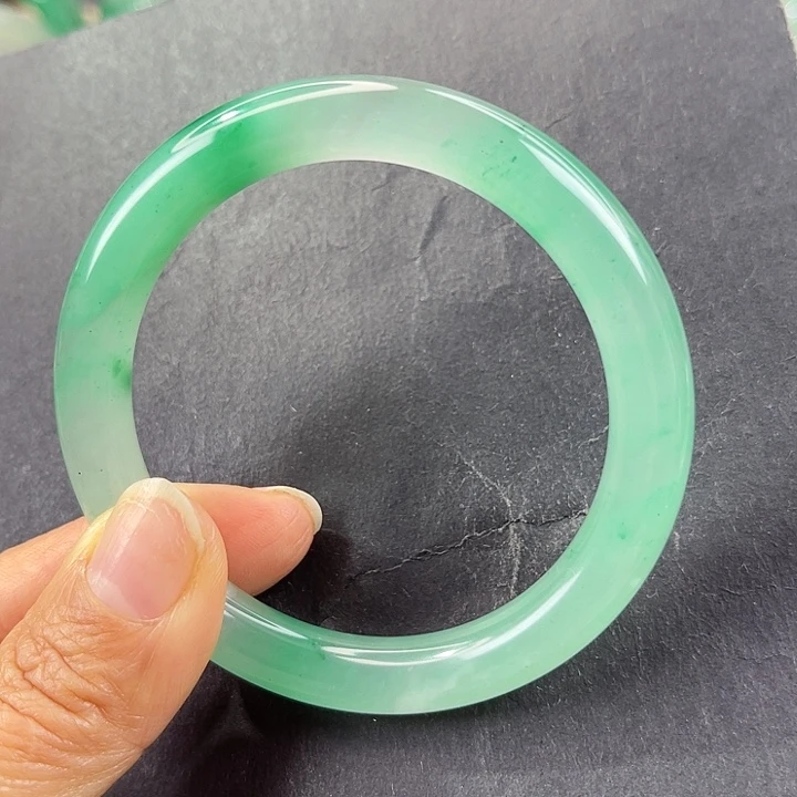 未镶嵌手镯石英质玉