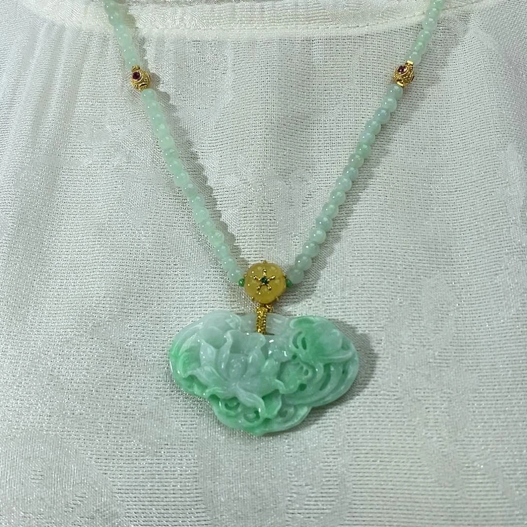 翡翠未镶嵌颈饰吊坠