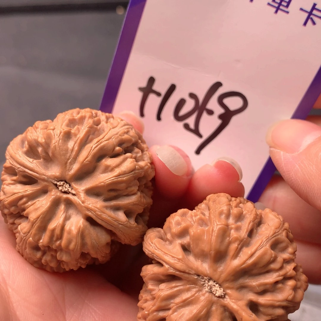 文玩核桃吊坠粗筋