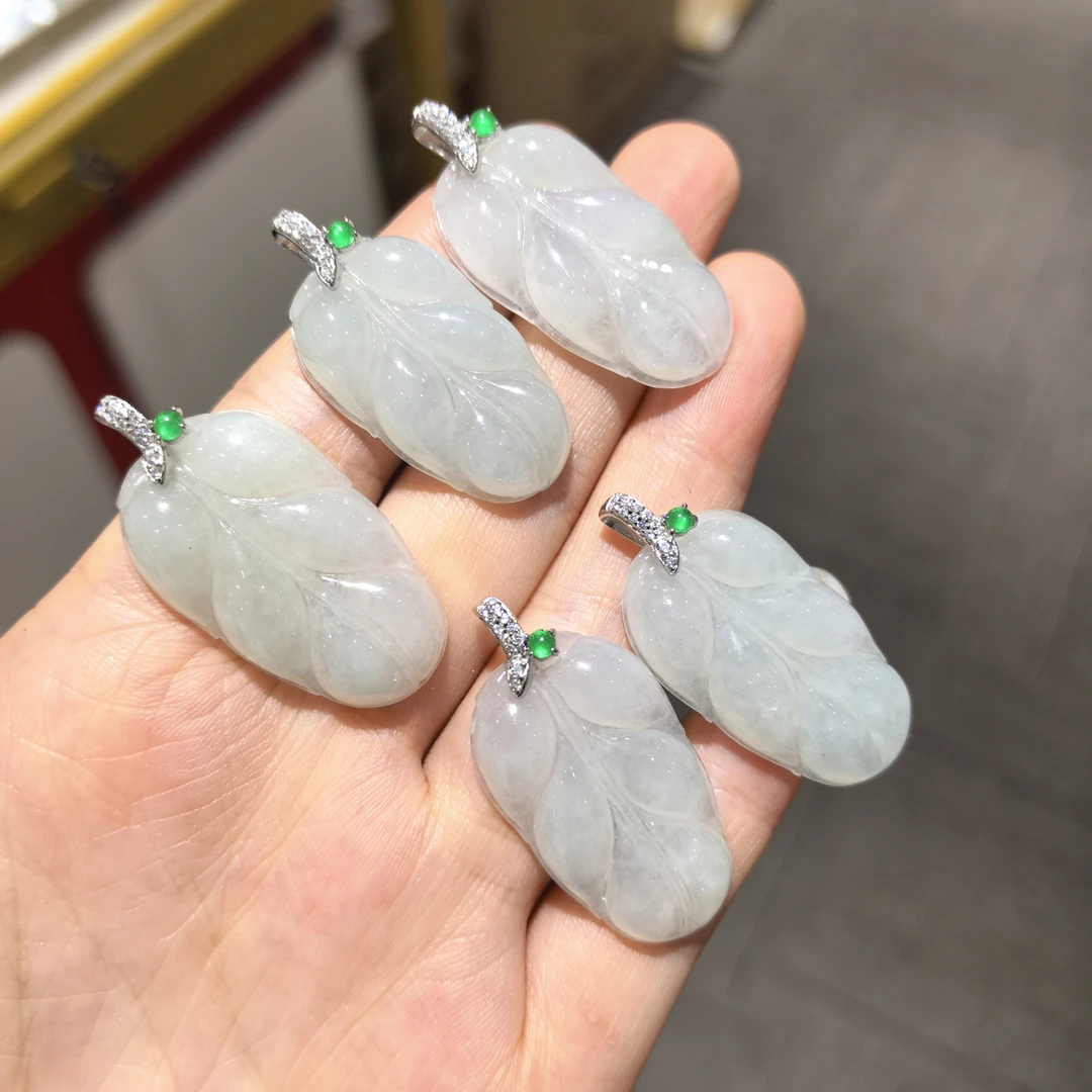 A15天然缅甸A货翡翠S925银镶叶子吊坠（多样性发其一）