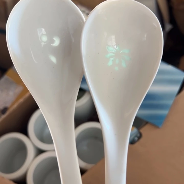 两个玲珑大汤勺陶瓷