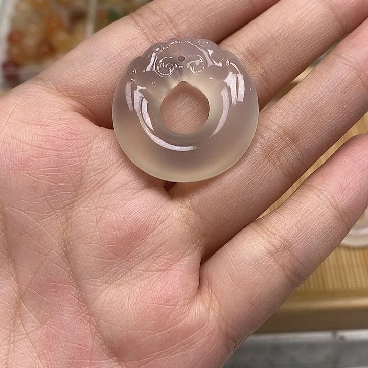 玛瑙/玉髓未镶嵌颈饰1个仿古龙扣