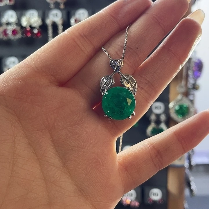 银S925镶嵌祖母绿颈饰