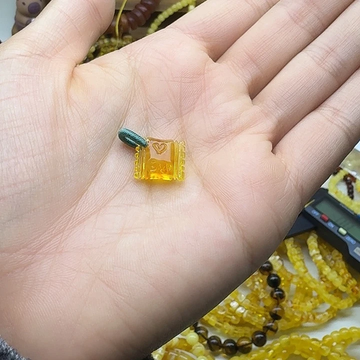 琥珀未镶嵌珠宝奇石