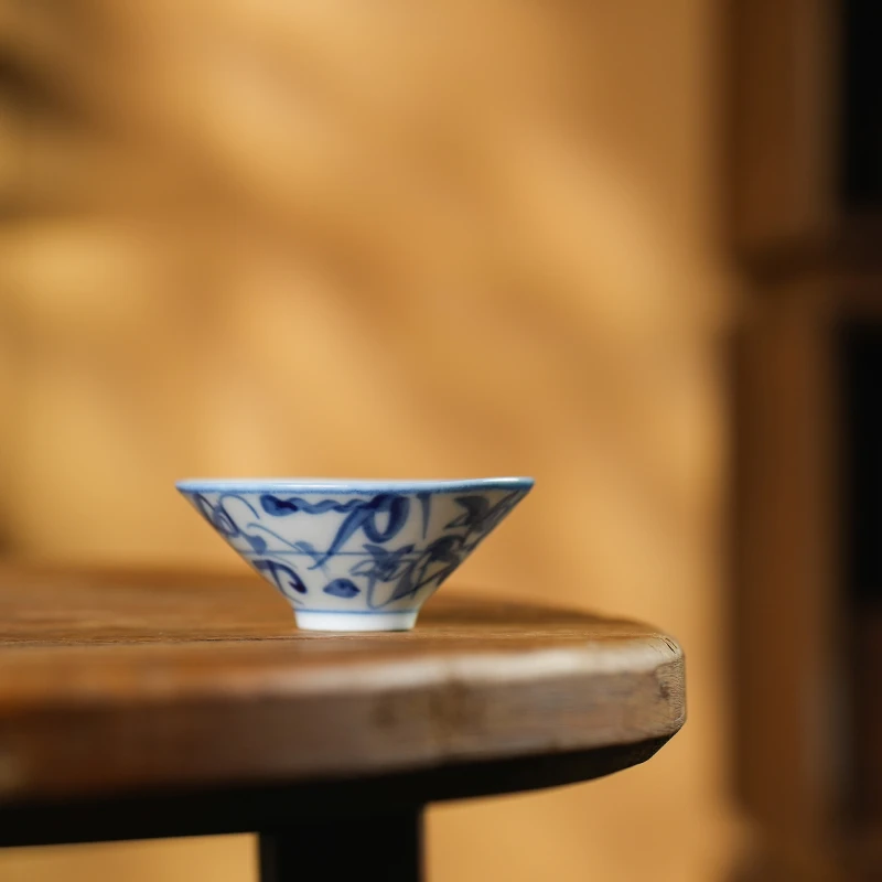 刀字纹山茶花小斗笠杯