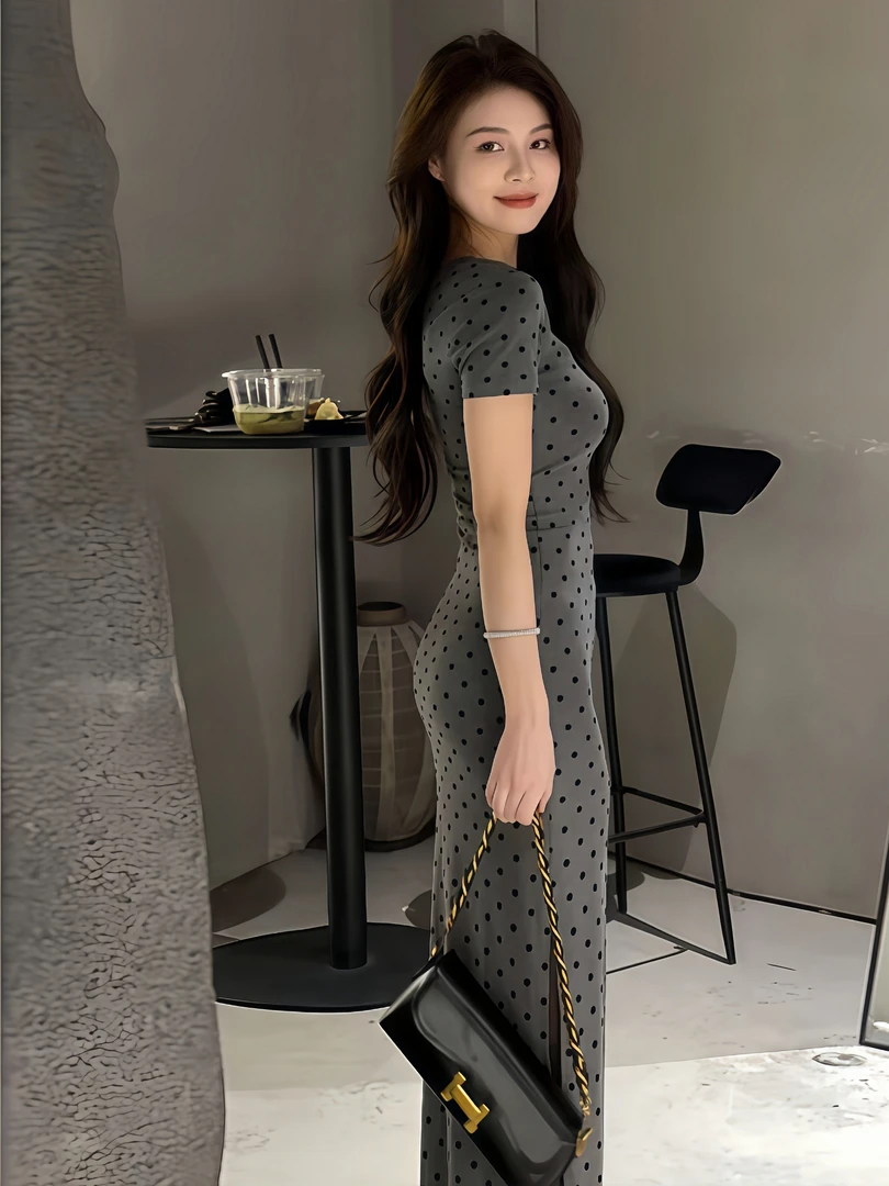 轻奢时尚风包臀腰部褶皱设计开叉连衣裙2025夏季新款复古纯欲长裙