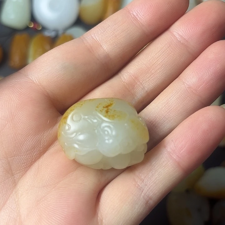 谭***峰和田玉未镶嵌颈饰