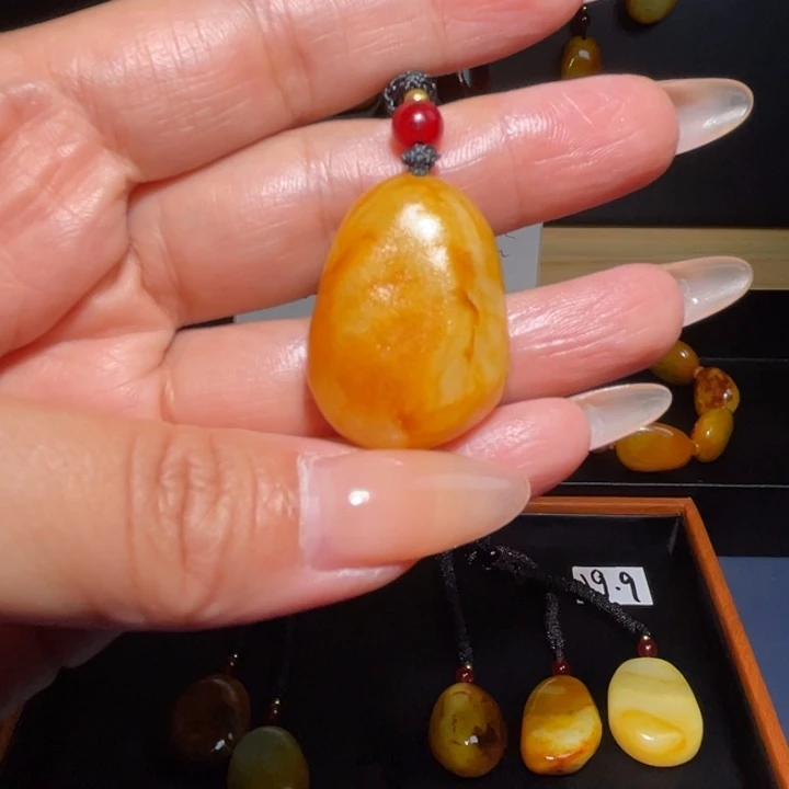 『***者颈饰未镶嵌和田玉