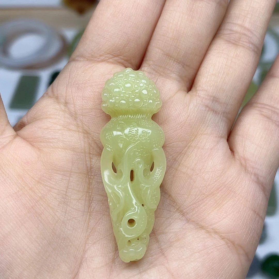 颈饰未镶嵌和田玉（黄玉）