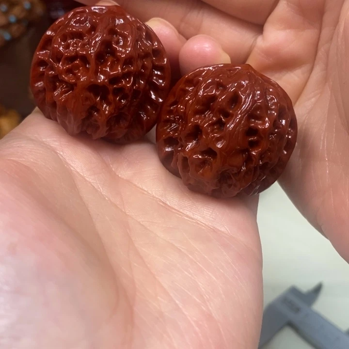 文玩核桃吊坠野狼