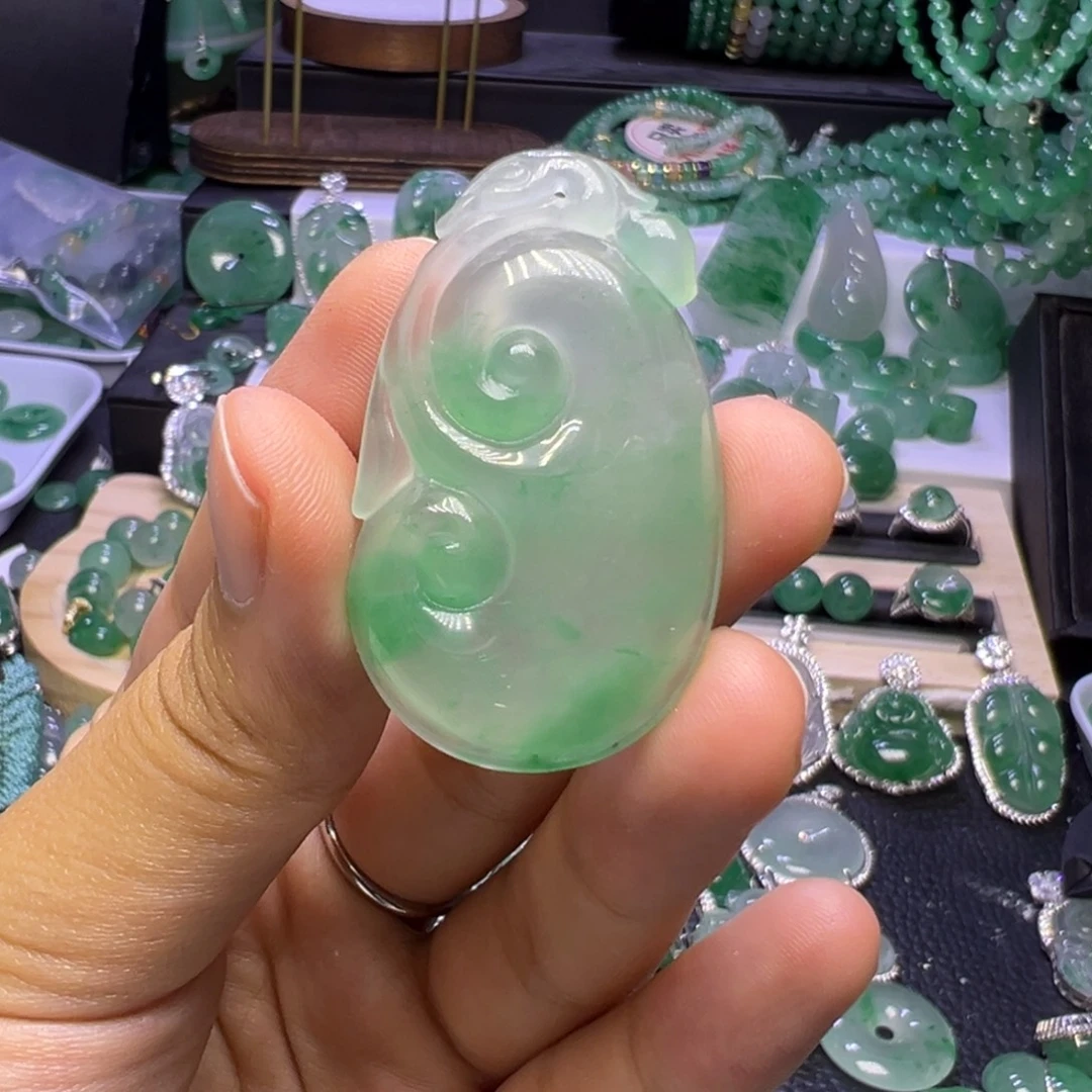 石英质玉（非洲翠）未镶嵌颈饰