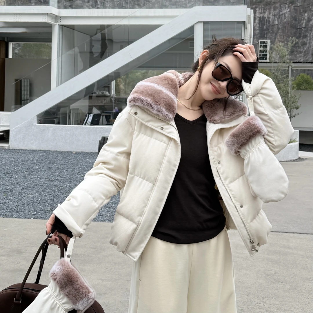 王嬛嬛MsLime【丝绒】獭免毛领配手套90%白鹅绒服 HD2C0844秋冬女装