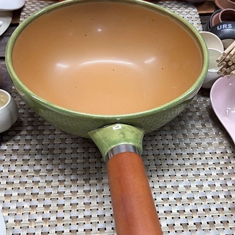 微瑕，明火，口径24，高度9针孔黑点