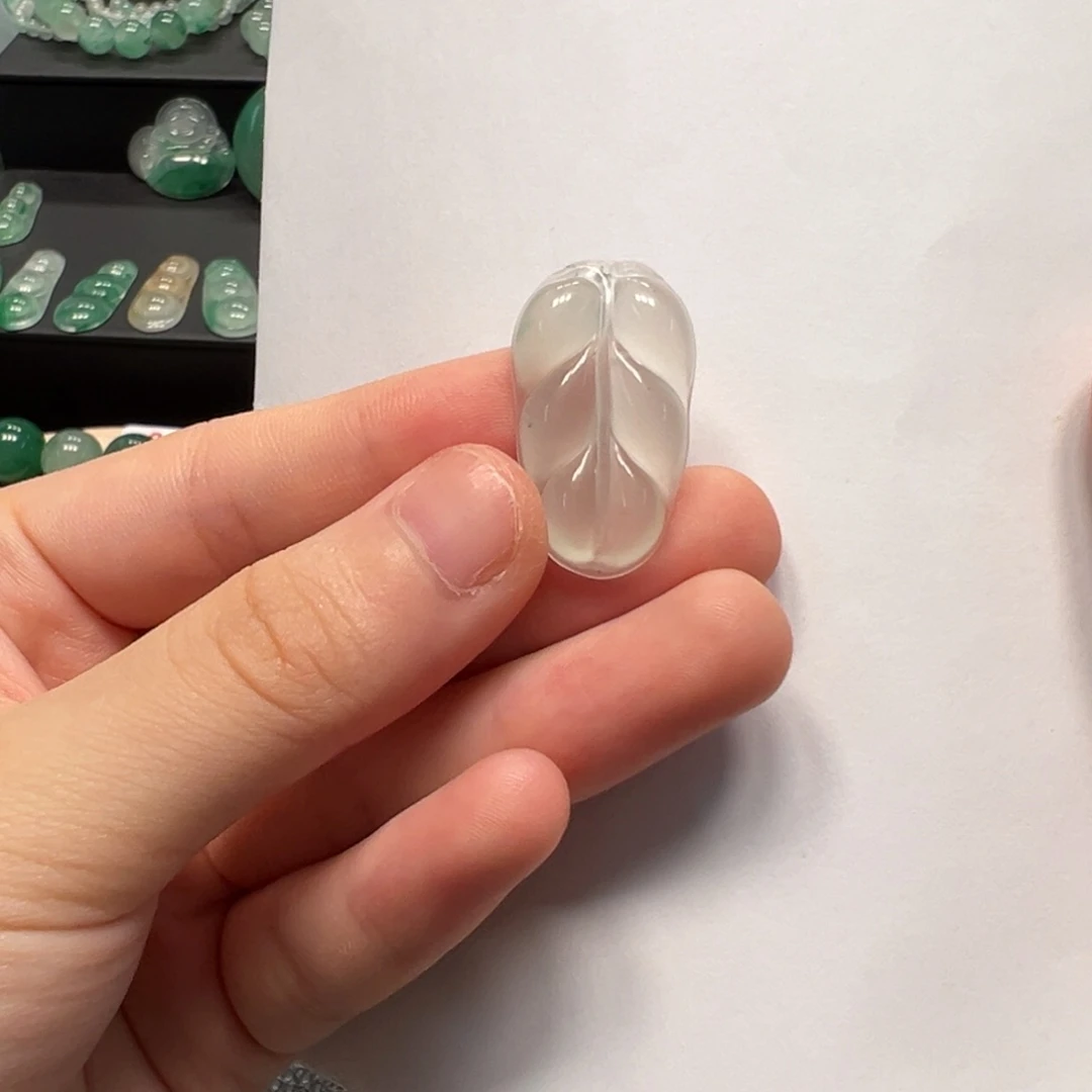 石英质玉（非洲翠）未镶嵌颈饰