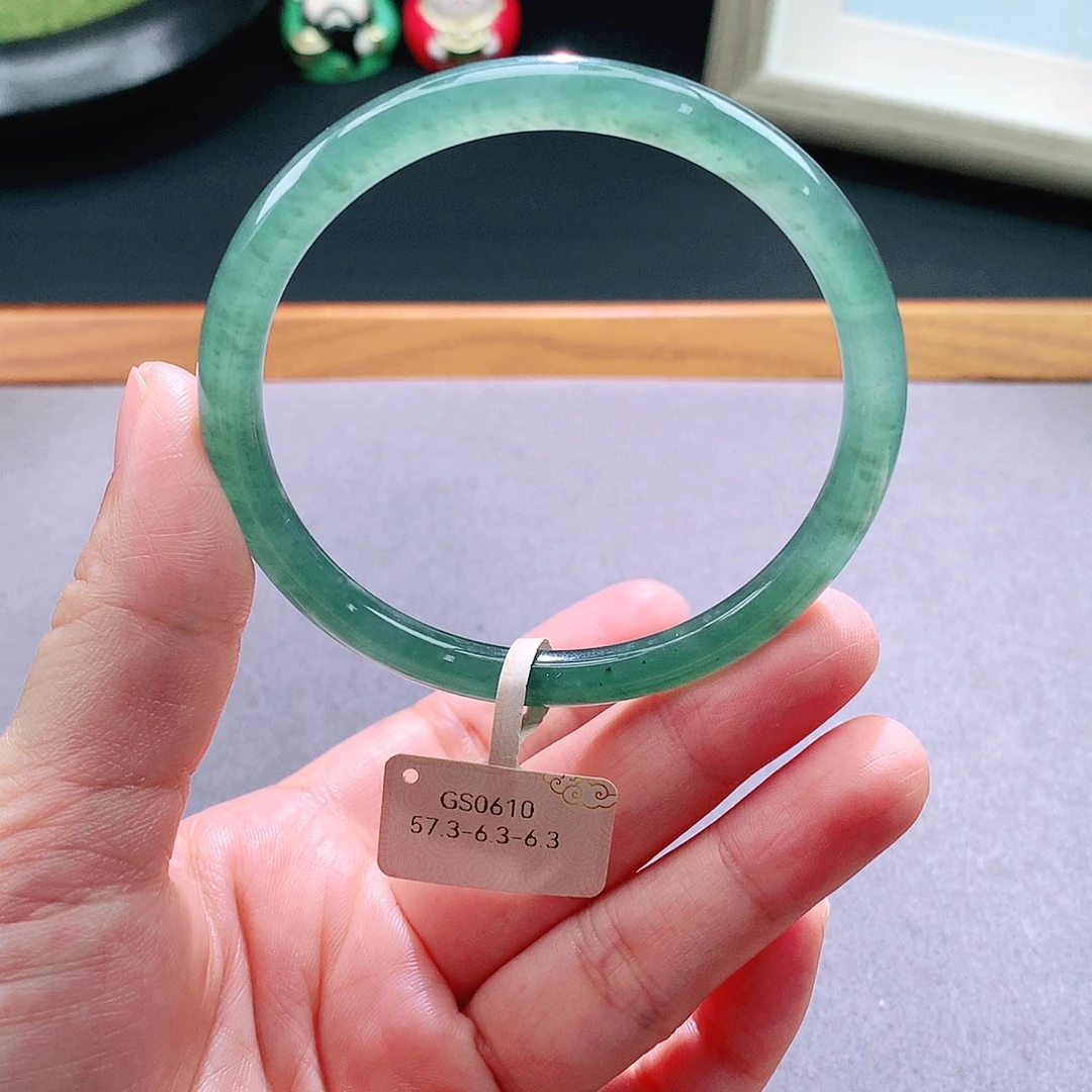 翡翠手镯未镶嵌天然翡翠手镯