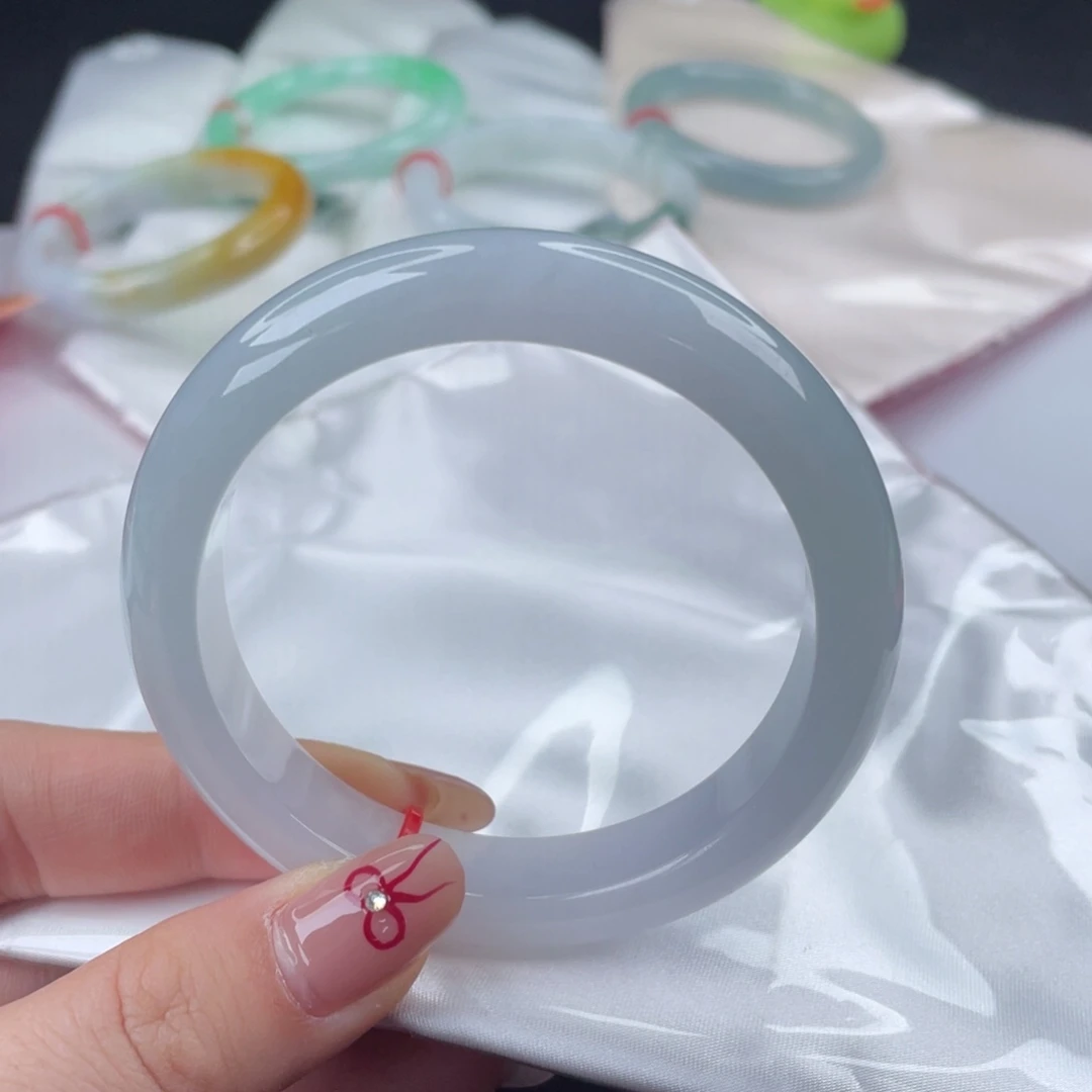 翡翠手镯未镶嵌57圈口13