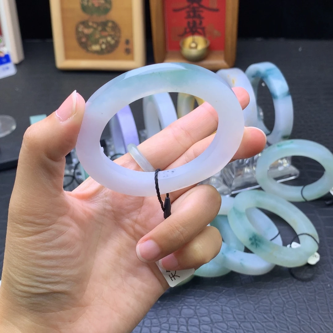 定制翡翠未镶嵌翡翠手镯