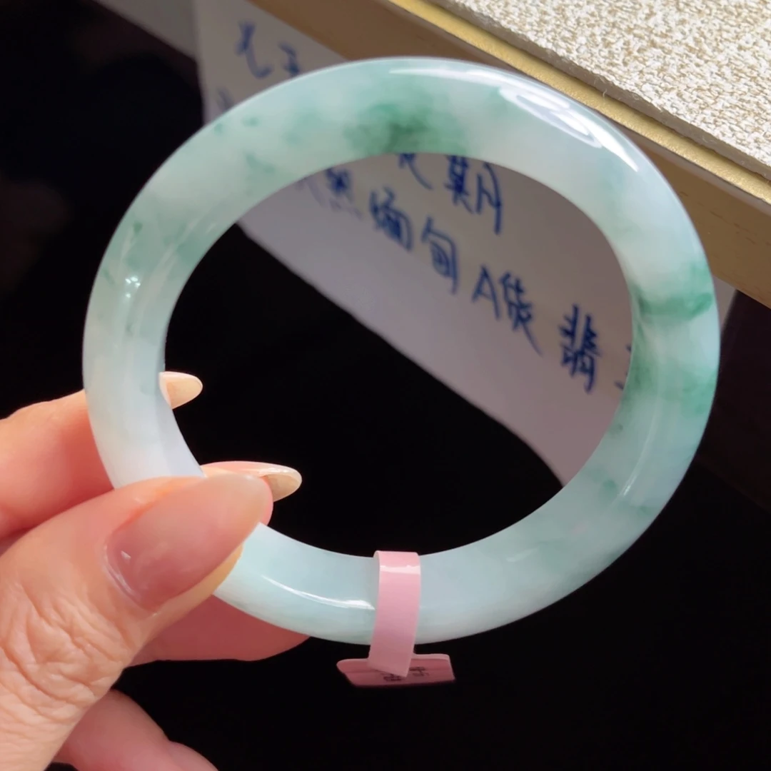 馨***然未镶嵌手镯翡翠手镯