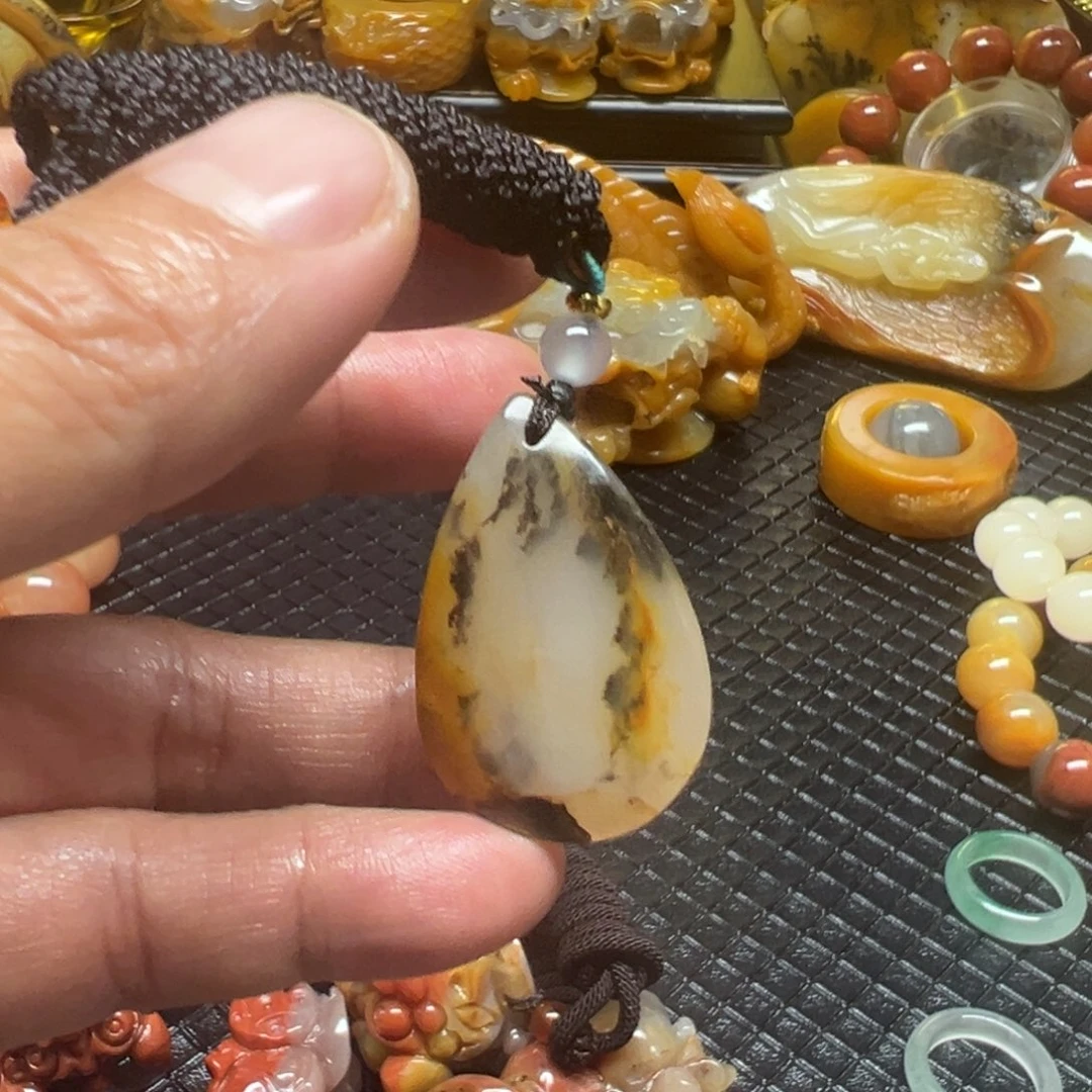 石英质玉未镶嵌颈饰