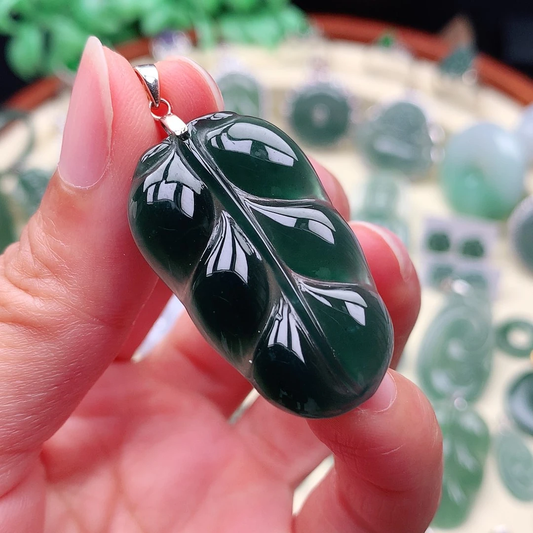 翡翠未镶嵌项链吊坠