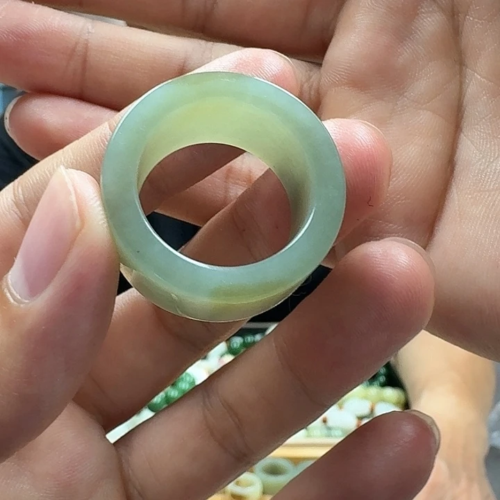 羚***卯和田玉戒指未镶嵌两遍带糖21尺寸